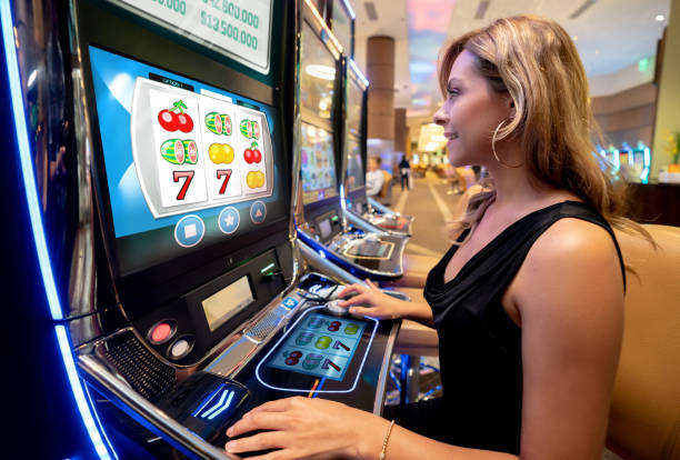 Auto Roulette live wheel on dluna4d mobile app showing betting slip and countdown timer